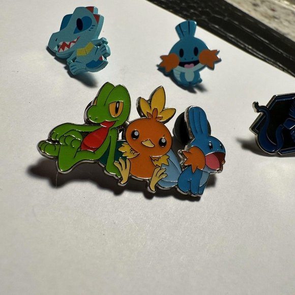 Lot Of 4 Tack Pins - Some Are Pokemon / Pokemon Go And Others - Picture 5 of 10